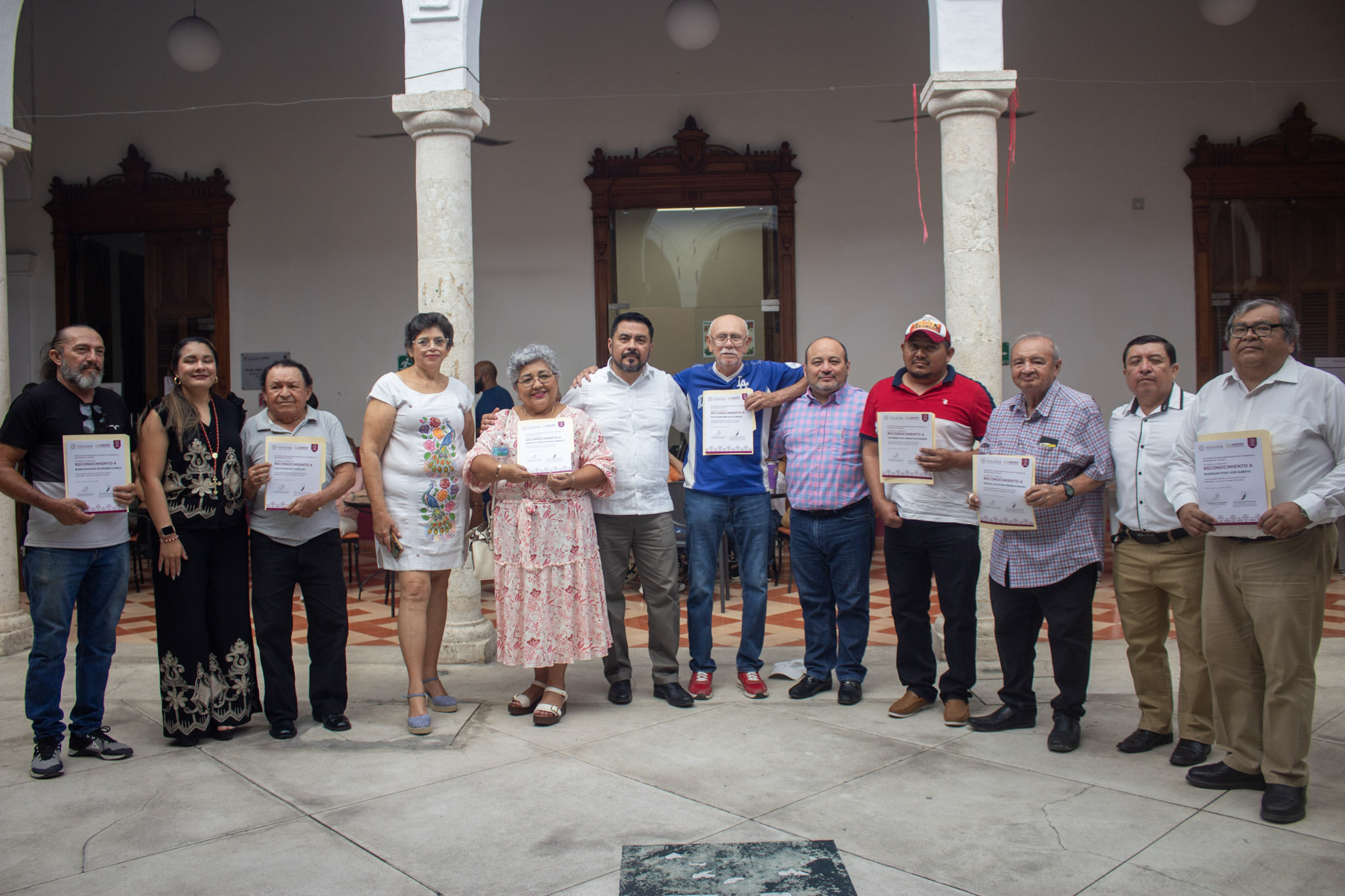 Reconociendo la trayectoria y servicio.