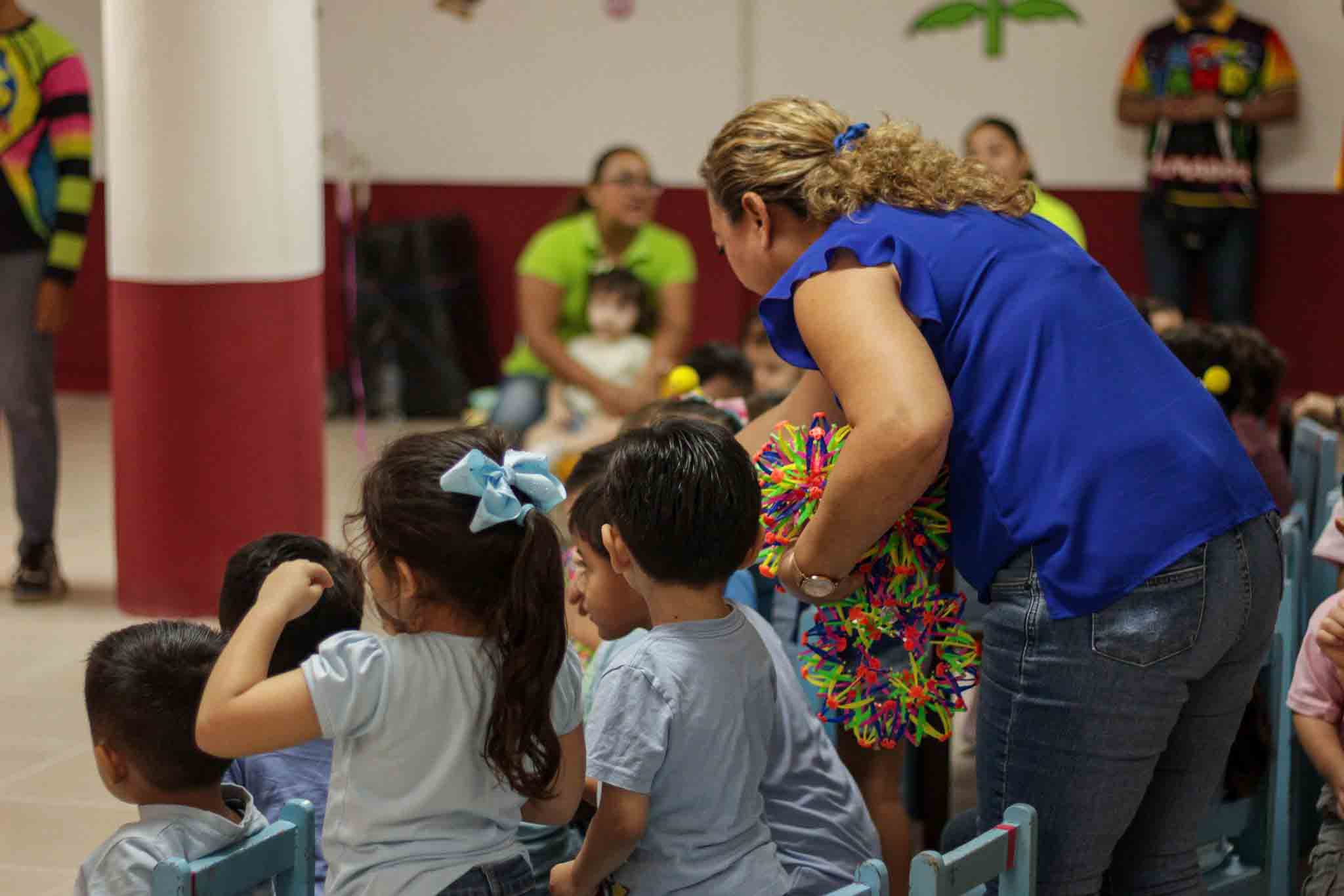 Celebración del dia de la niña y el niño en los CAI
