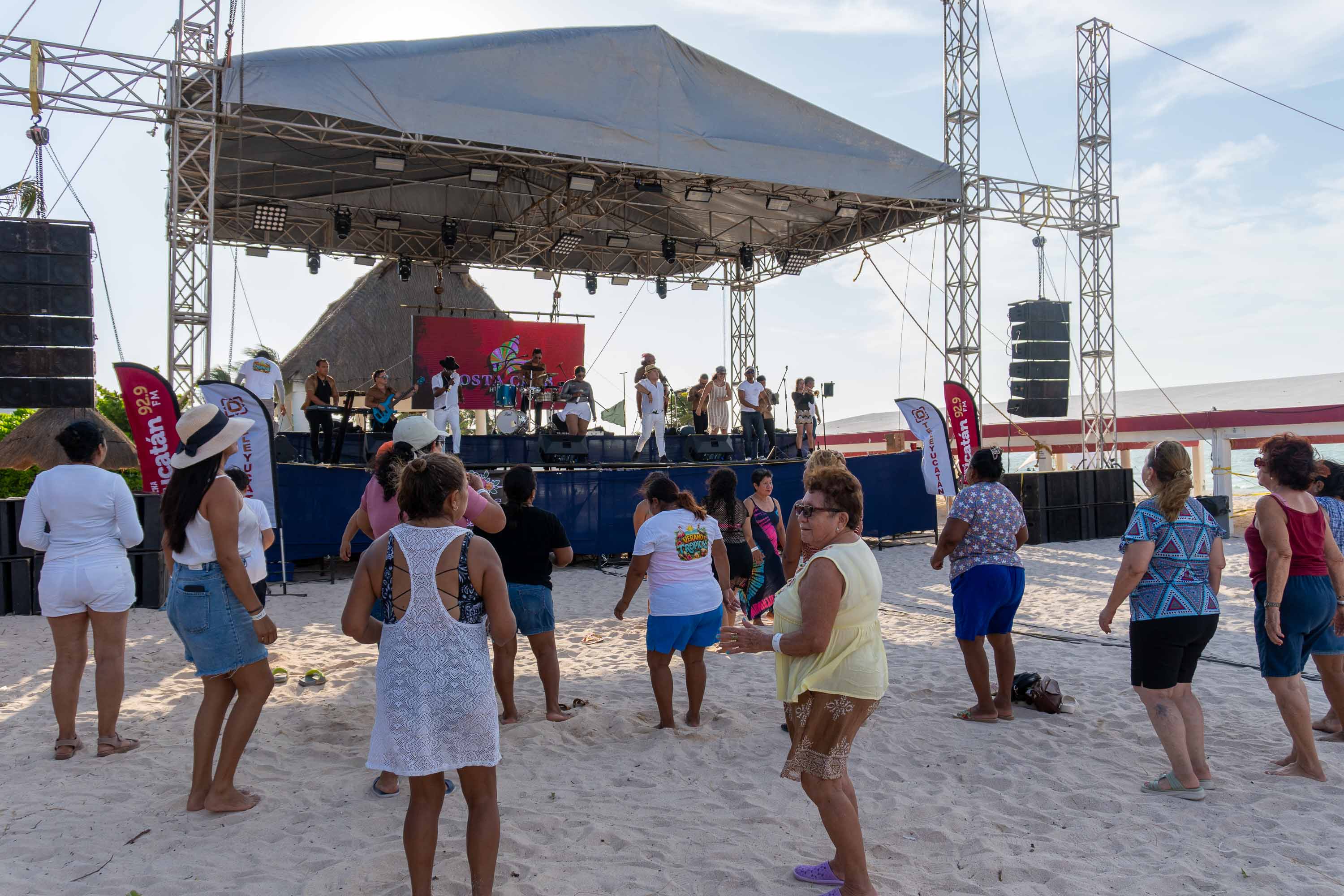Verano tropical llenó de música y alegría al Hotel Costa Club