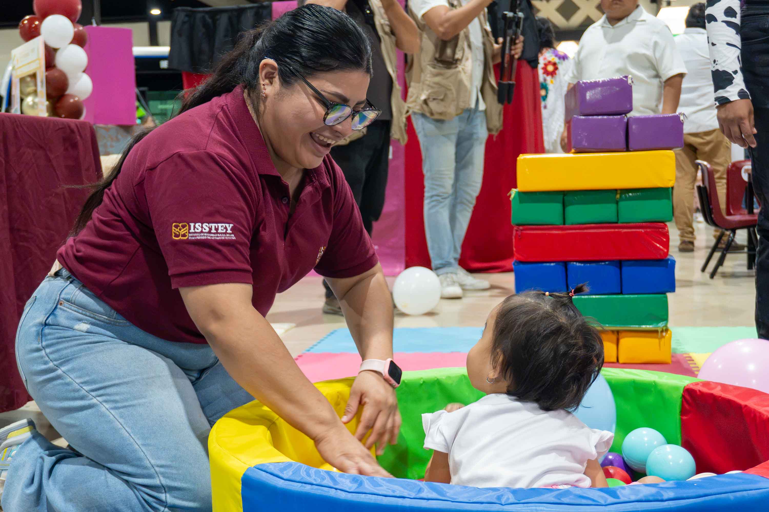 Centros de Atención Infantil del ISSTEY participaron en la Feria de los Derechos y Valores por el DIY Yucatán